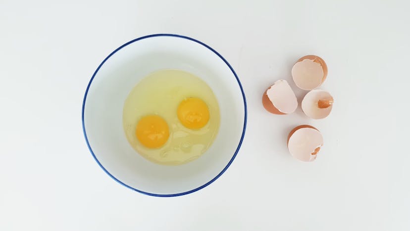 How Much Protein Is in 2 Large Eggs: Nutrition Revealed